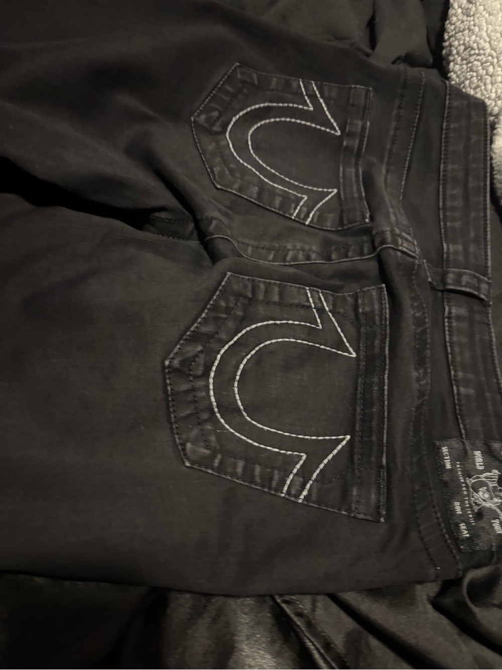 Women Black Jeans with Contrasting Stitch Back Pockets